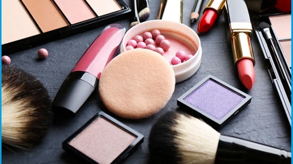 Benefits to Buy Cosmetic Products Online